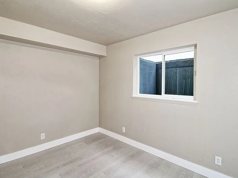 915 Grand Ave #BASEMENT — Photo 12