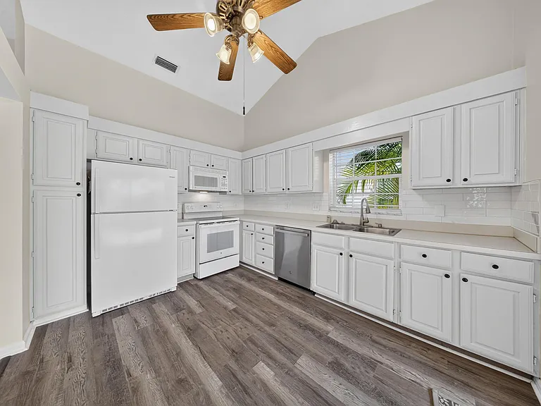 119 Adobe Cir — Photo 11