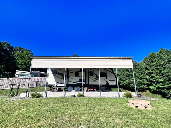 109 Starview Ln, Galax, VA 24333