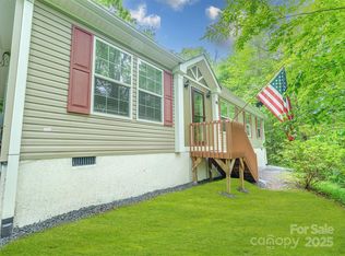 225 Opal Dr, Whittier, NC 28789