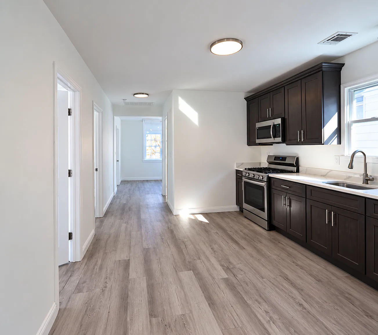 3 bed, 1000 sqft, $1,850 — Photo 1