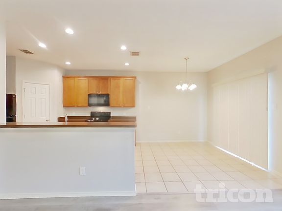 3rd image of 2809 Thistlewood Dr