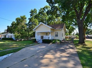705 E Hughes Ave, Des Moines, IA 50315