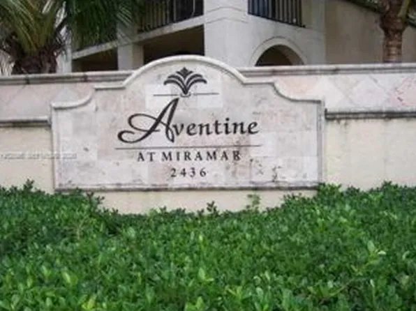 2541 Centergate Dr, Hollywood, FL