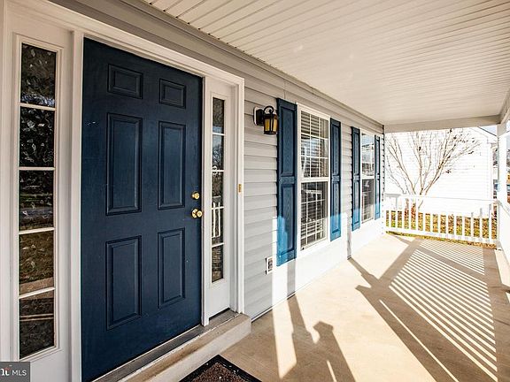 EXTRA WIDE FRONT PORCH