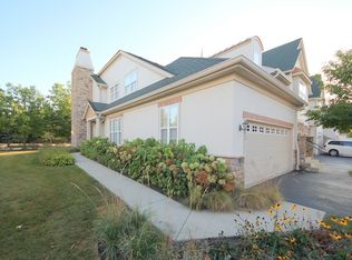 392 Bay Tree Cir, Vernon Hills, IL 60061