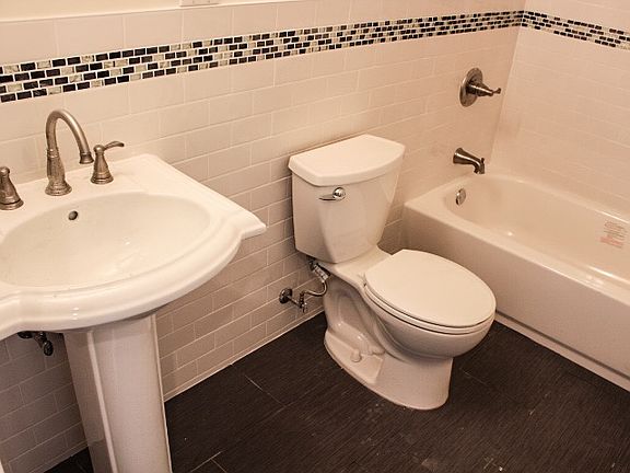 5th image of 570 Putnam Ave APT 003