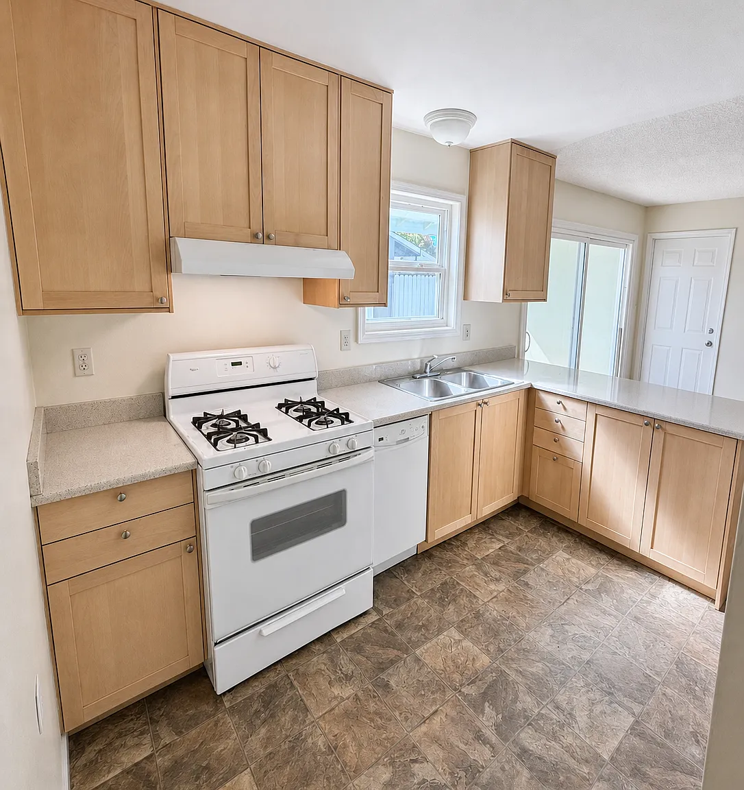 Convenient location in the Rosemont Neighborhood with Park across the street! — Photo 4