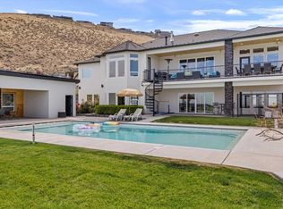 212 Meadowridge Loop, Richland, WA