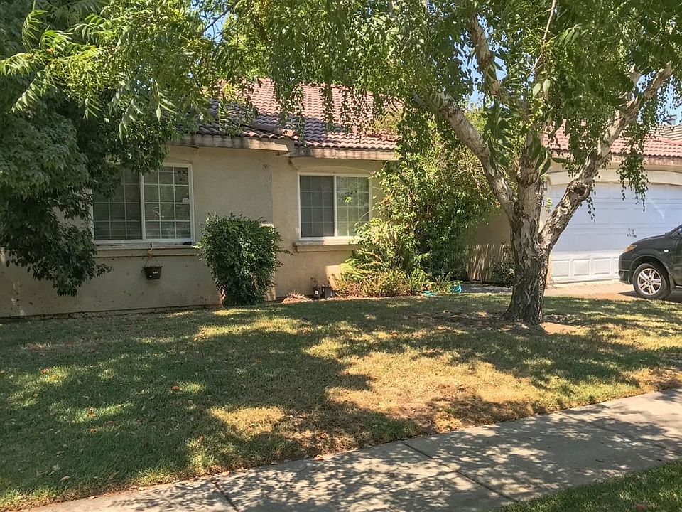 2nd image of 2241 Arabian Way