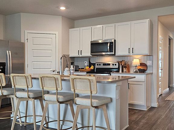 3rd image of 3676 Hatchery Way