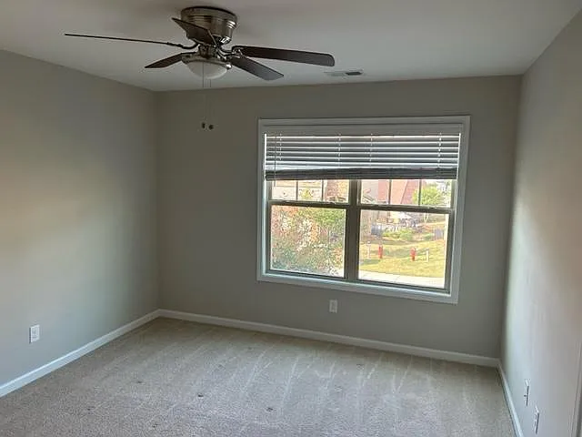 1235 Foxcroft Ln — Photo 16
