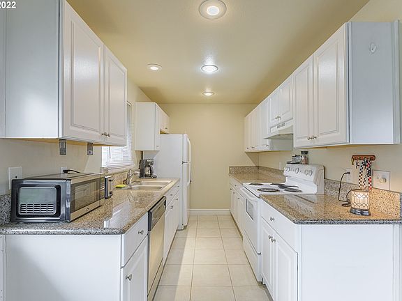 3rd image of 1611 NE Hale Pl