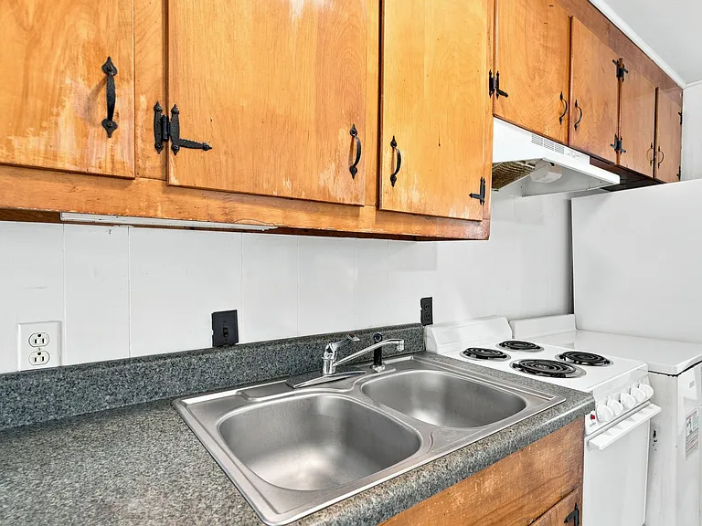 1300 Lola Ave — Photo 13