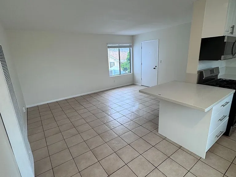 1550 Pacific Beach Dr — Photo 1