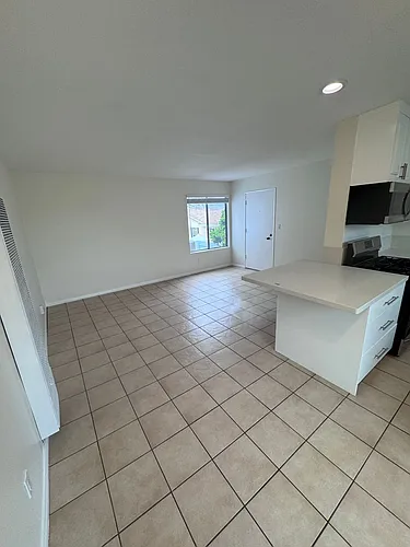 1550 Pacific Beach Drive complex - Minutes from the bay! Photo 1