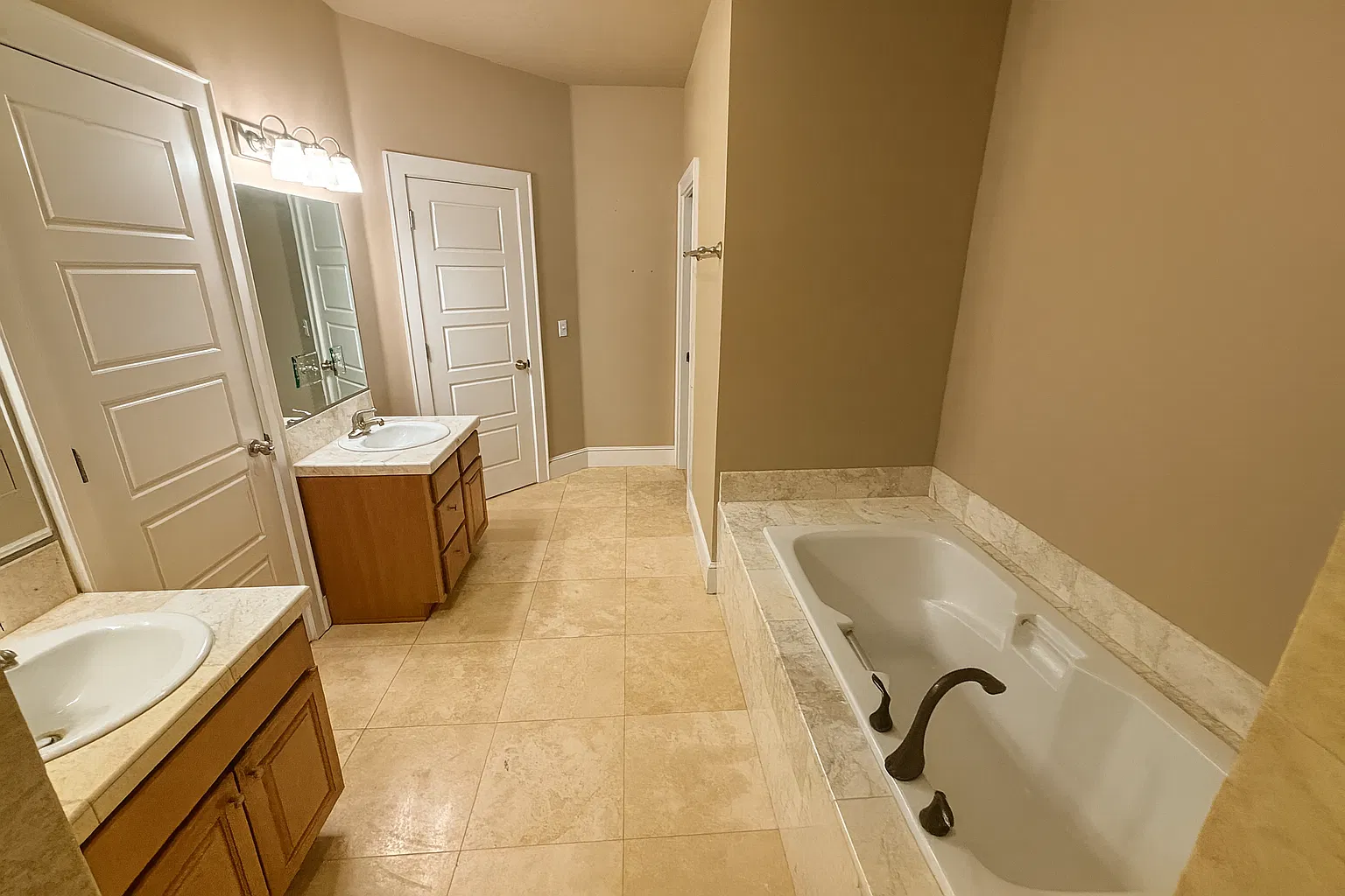 3 bed, 1.5 bath, 1634 sqft, $1,830 — Photo 3