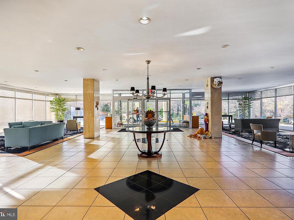 1st image of 10401 Grosvenor Pl APT 1320