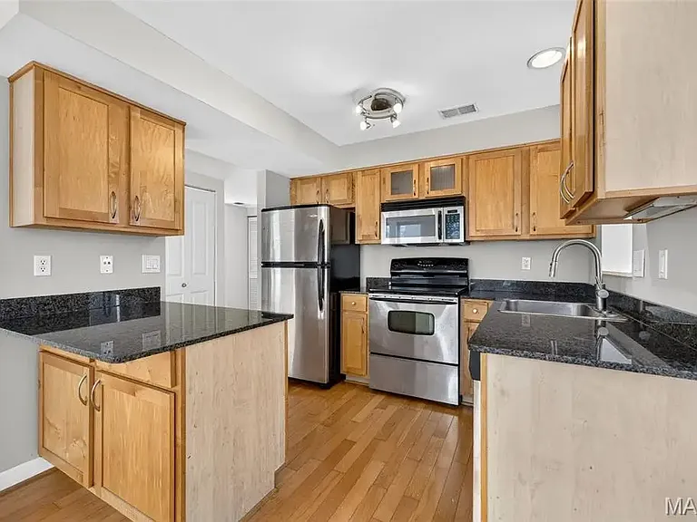 5360 Pershing Ave #6C — Photo 4