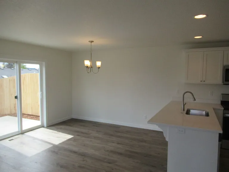 Newer Three Bedroom Duplex — Photo 5