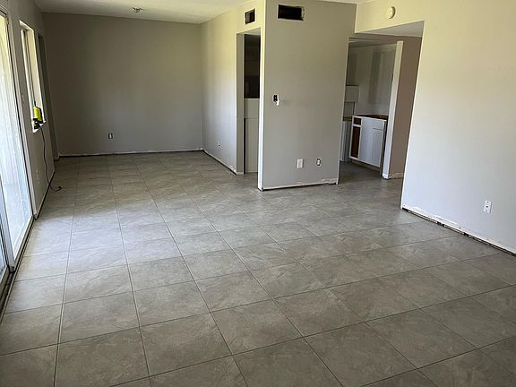 4th image of 570 Fairways Cir #A