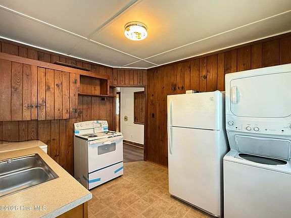 5th image of 1011 Maple Street