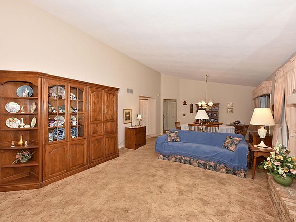4th image of 10920 W Fiebrantz Ave