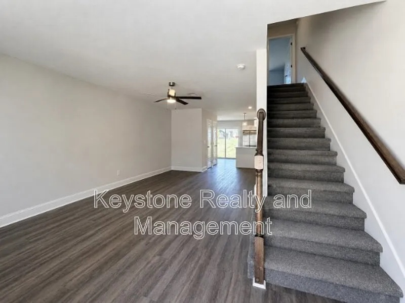 2 bed, 2.5 bath, 1224 sqft, $1,395 — Photo 2