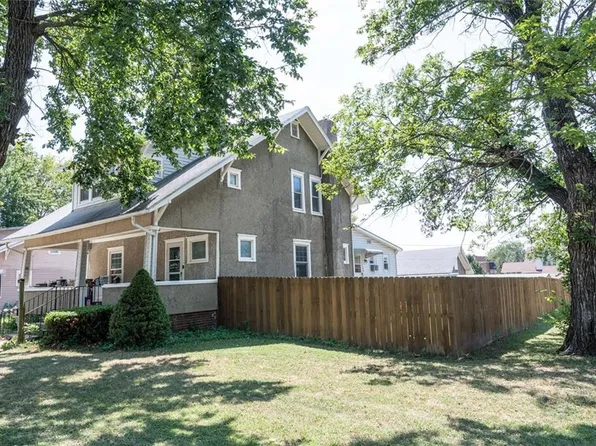 725 N 10th St, Fredonia, KS 66736