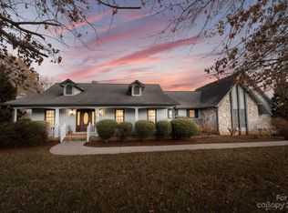 155 Sandtrap Dr, Statesville, NC 28677