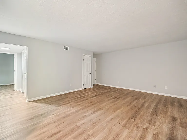Virginia Creek Apartments — Photo 12