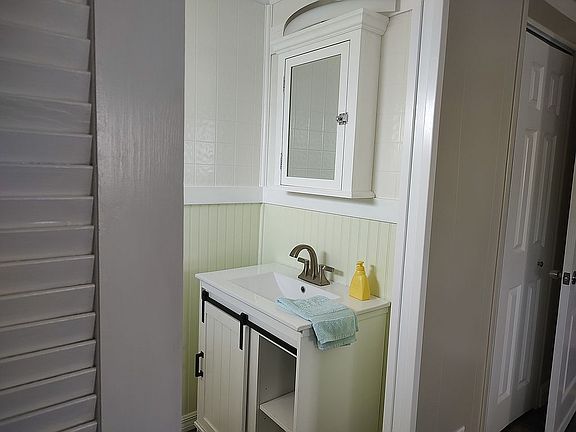 All new master 1/2 bath