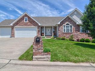 2353 Mountain Crest Ct, Washington, MO 63090
