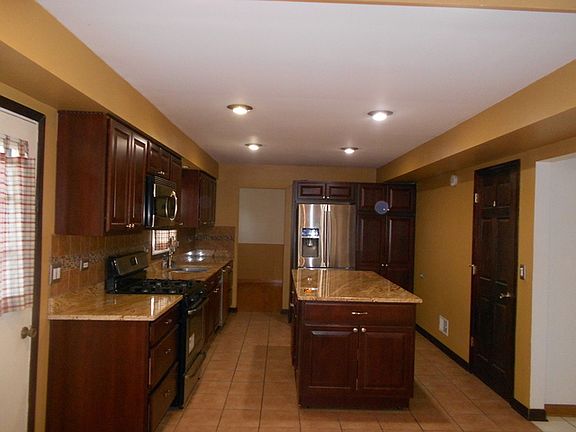 2nd image of 590 Cades Ct
