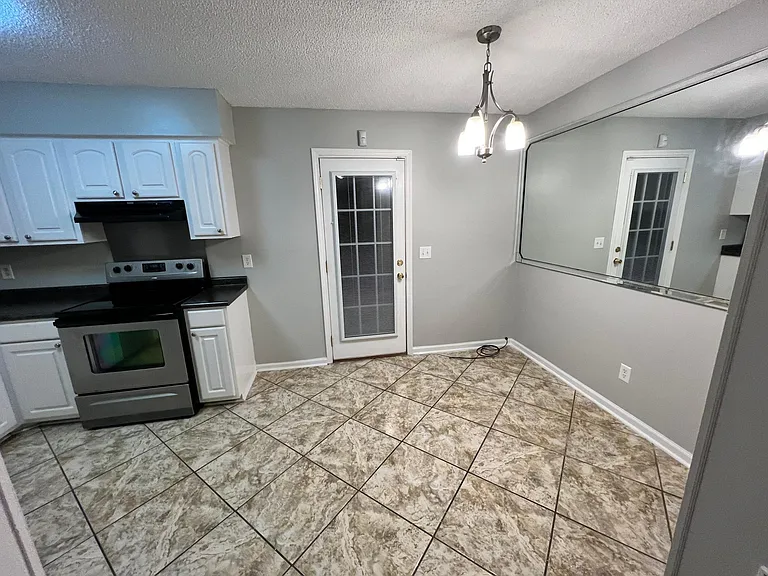 700 Coventry Ln #J — Photo 17