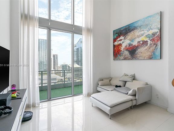 5th image of 690 SW 1st Ct Unit 2716