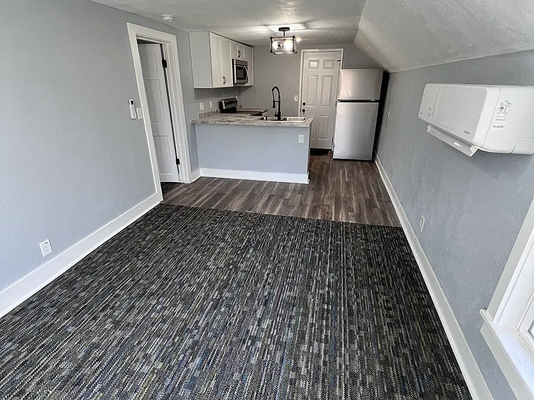 417 S Sheldon St — Photo 16