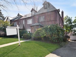 13758 75th Rd, Flushing, NY 11367