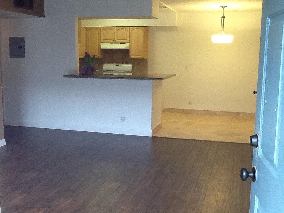 1st image of 6910 Balboa Blvd APT 1