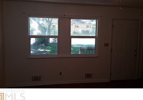 Living Room Area2