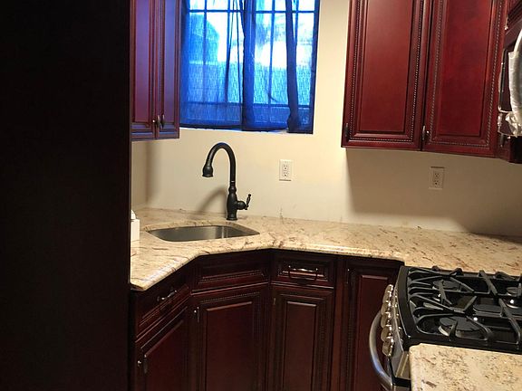 5th image of 254 Edgegrove Ave #991