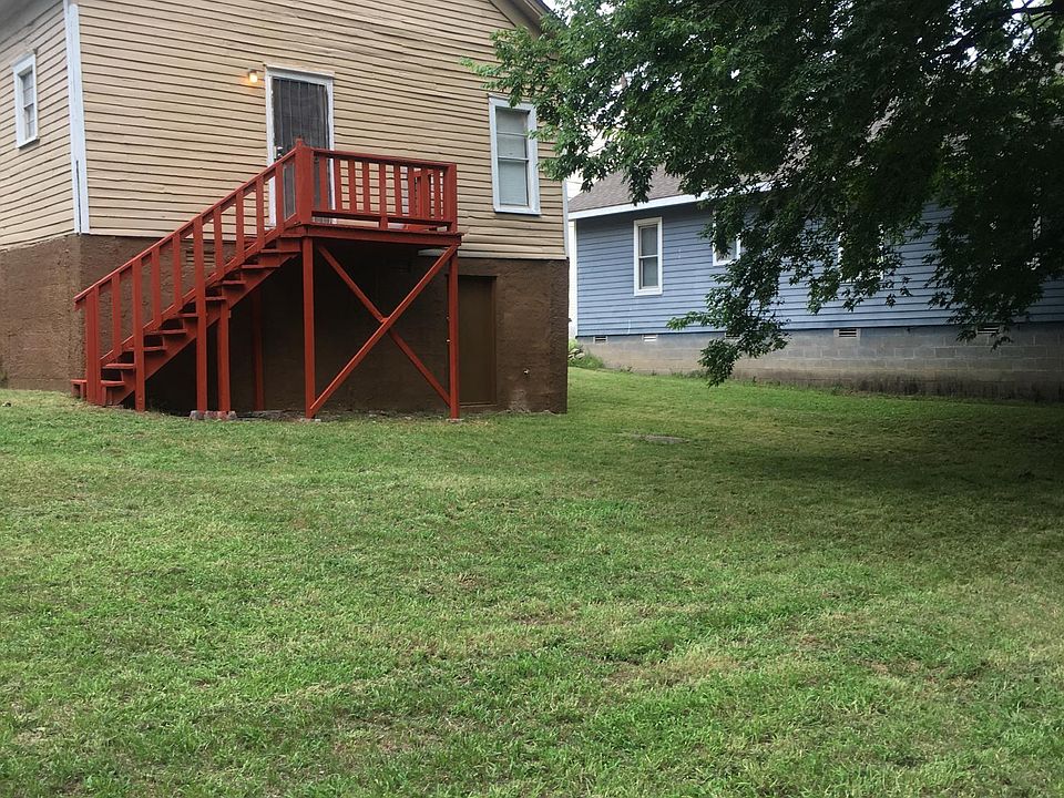 2nd image of 2413 S Spring St