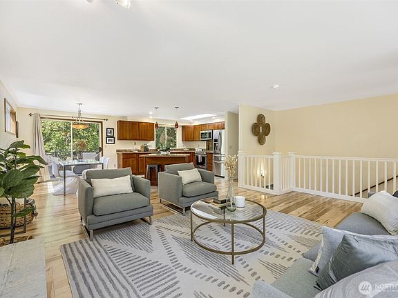 4th image of 23434 39th Avenue W
