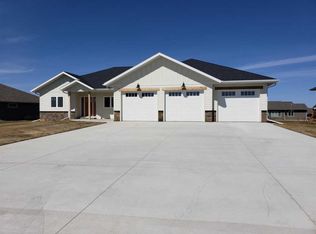 2172 Ridge Rd, Sioux Center, IA 51250