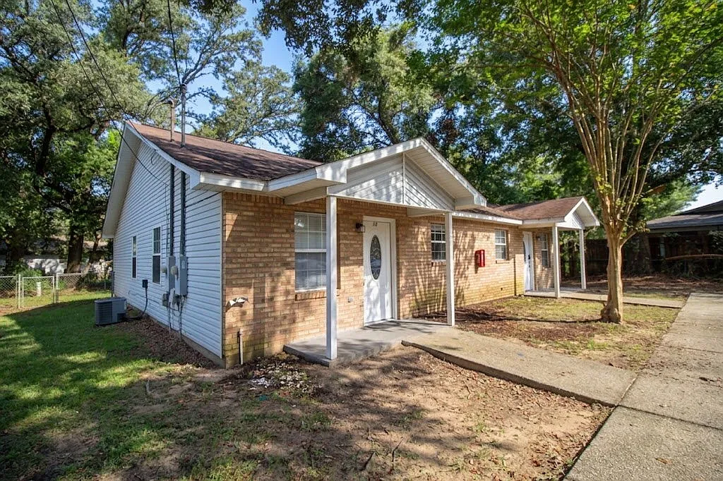 2 bed, 2.0 bath, 902 sqft, $1,125 — Photo 1