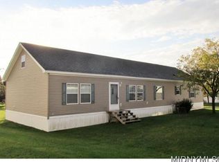 18 Waterwheel Cir, Clark Mills, NY 13321