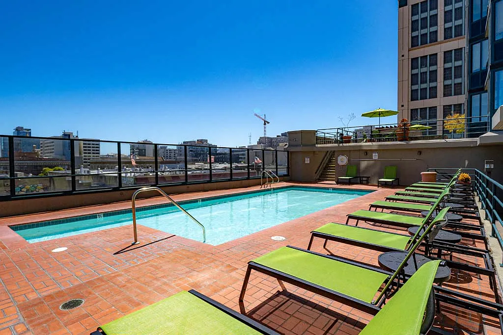 Trinity Towers Apartments — Photo 2