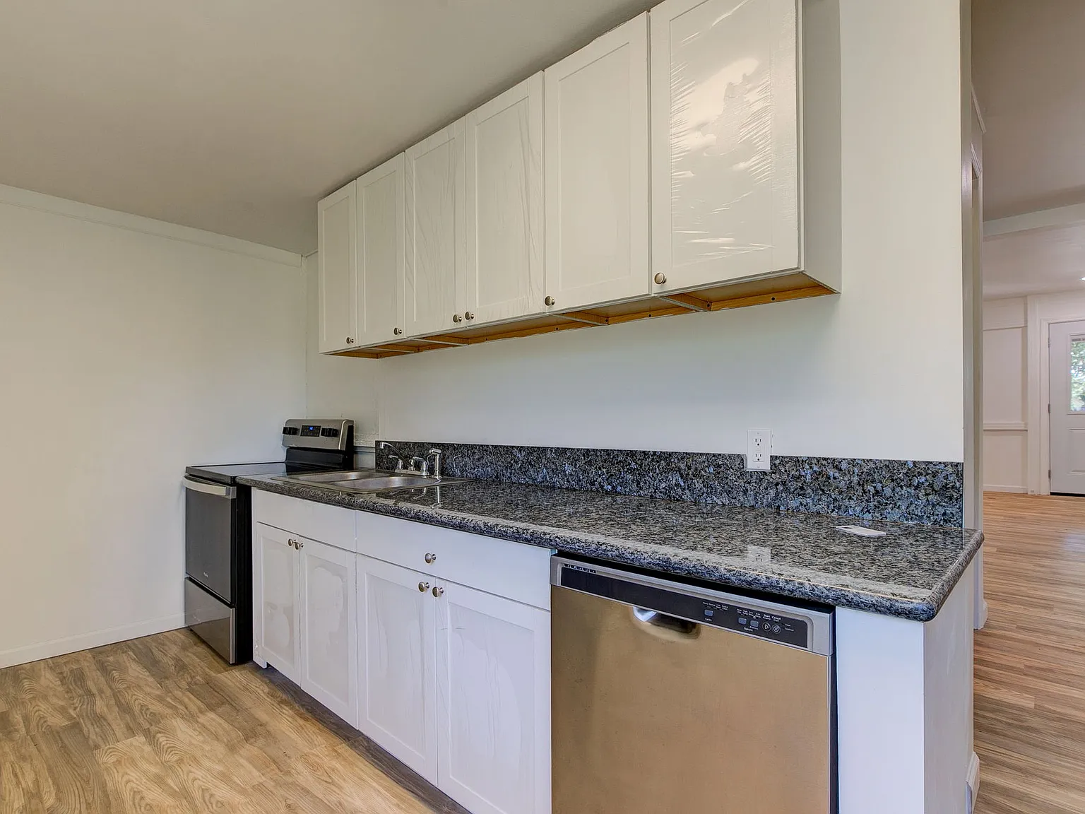 2 bed, 896 sqft, $1,900 — Photo 4