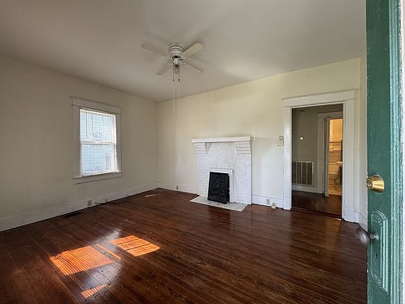 2nd image of 1427A Roberts Ave