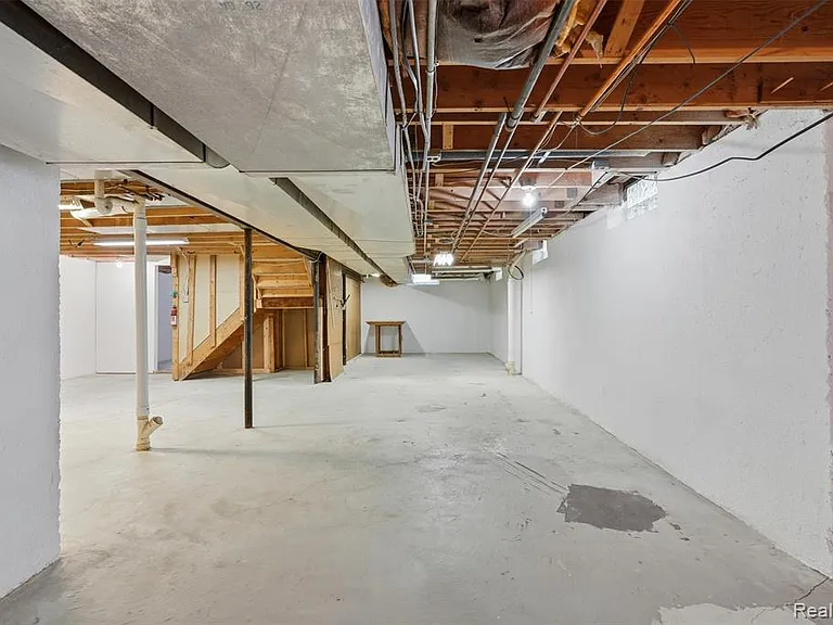 1880 Welling Dr — Photo 33